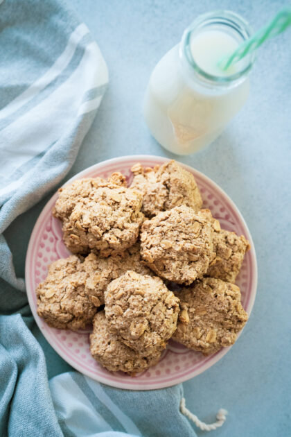 almond flour, oat and cinnamon cookies